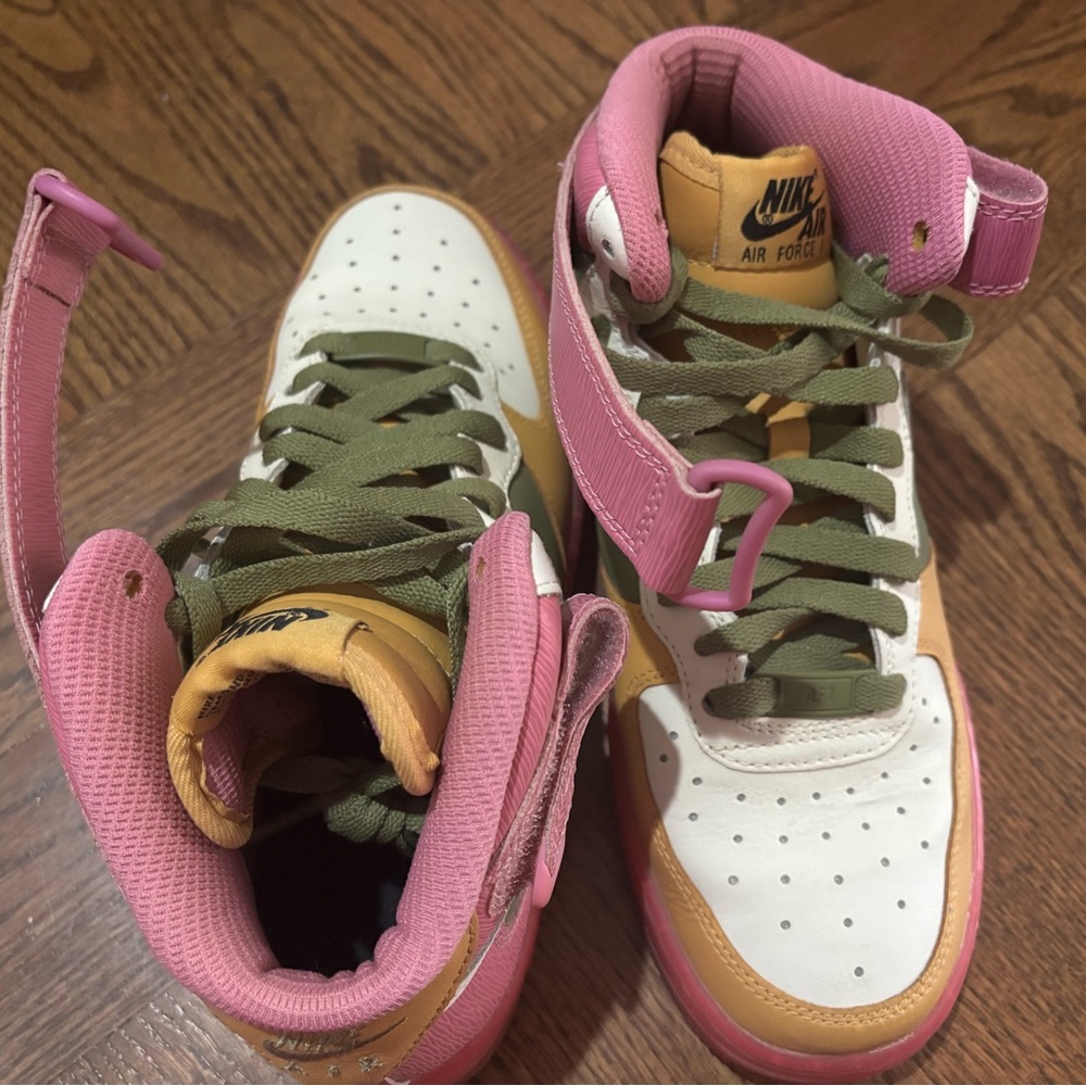 Women’s Multicolor High-Top Sneakers - Picture 3 of 4